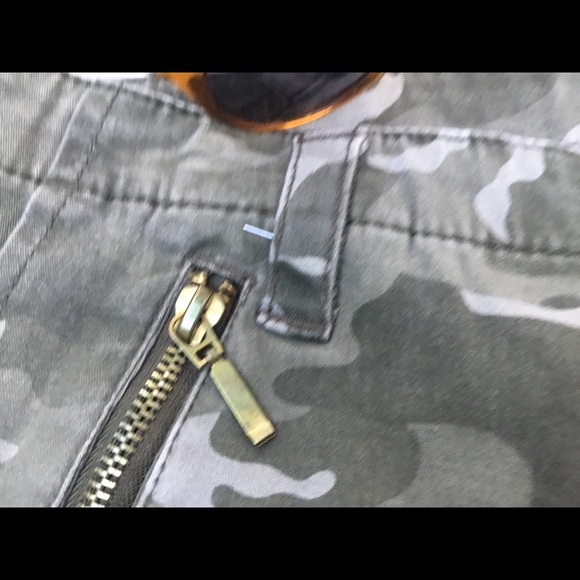 Forever 21 Women’s Distressed Camo skinny pants - Picture 8 of 8